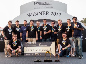 České robotické drony obsadily všechna medailová místa na prestižní mezinárodní soutěži v Abu Dhabi