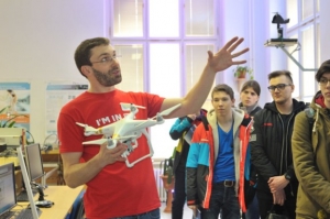 ČVUT má novou laboratoř pro vývoj aplikací s drony