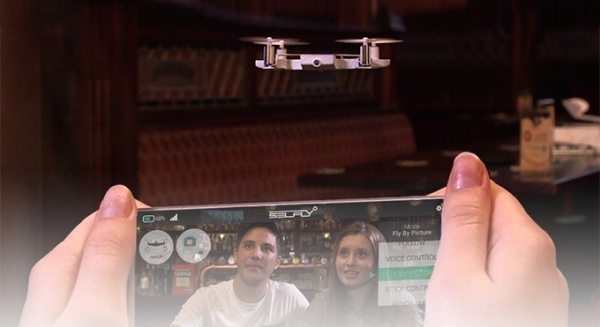 SELFLY: dron schovaný v krytu vašeho telefonu